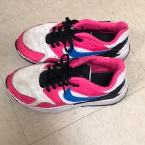 Girls Nike tennis shoes